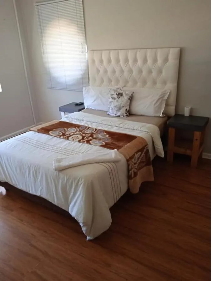Guest house 2 Friends Guesthouse Cape Town